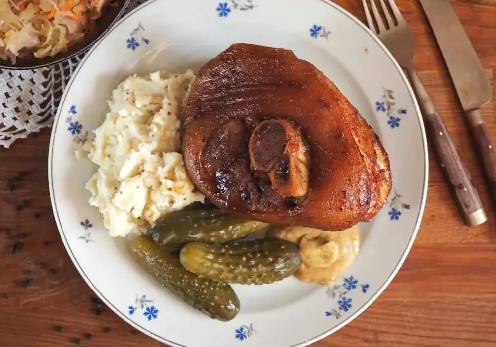 Golonka gotowana i pieczona - przepis na idealną skórkę!