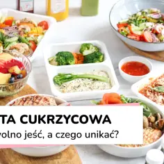 Zdrowe posiłki na talerzach, w tym sałatki, ryby, warzywa i owoce. Idealne dla osób stosujących dietę cukrzycową.