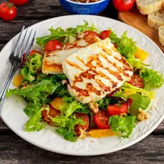 Co zrobić z sera halloumi? 5 pysznych przepisów, które zaskoczą