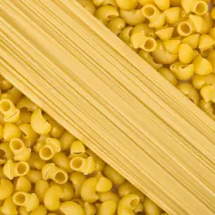 Gładkie spaghetti i zakręcone kolanka. Czy makaron jest lekkostrawny? Zależy od rodzaju i sposobu przygotowania.