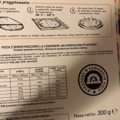 Ile kalorii ma pizza margherita 32 cm? Opakowanie 300g zawiera 2 porcje, każda po 284 kcal.