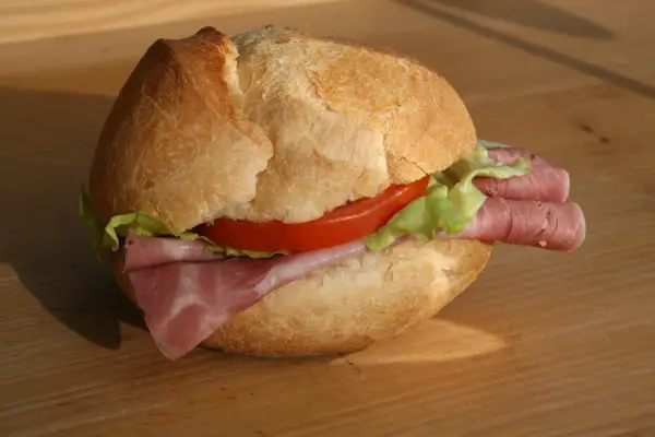 Szynka wieprzowa kcal - Ile kalorii ma plaster i jak go policzyć?