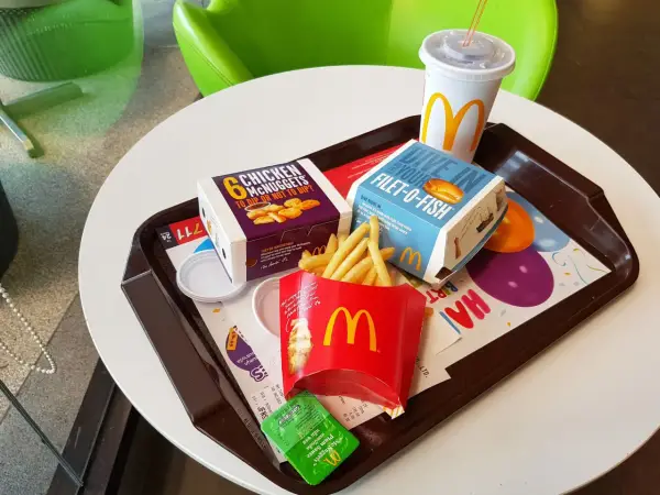 Nuggetsy McDonald’s kalorie - Ile mają porcje 4, 6, 9 i 20 sztuk?