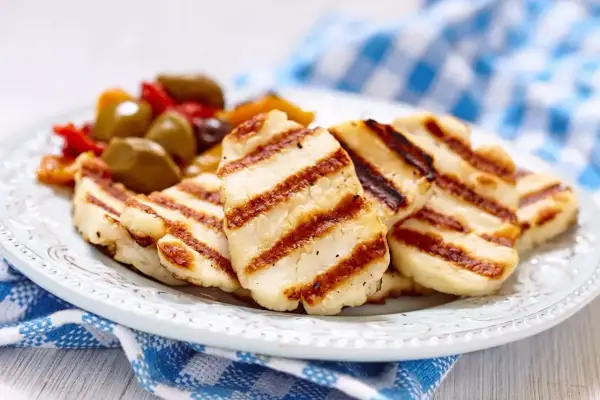 Halloumi kcal - Czy na diecie to pułapka? Sprawdź!