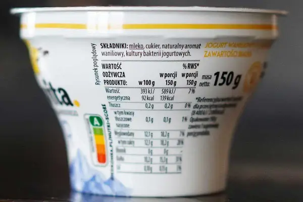 Skyr waniliowy kcal - ile kalorii ma kubek i czy jest fit?