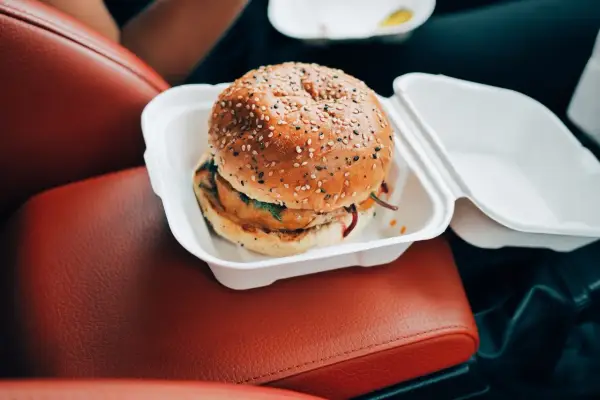Big Mac kcal - Ile kalorii ma burger i jak wliczyć go do diety?