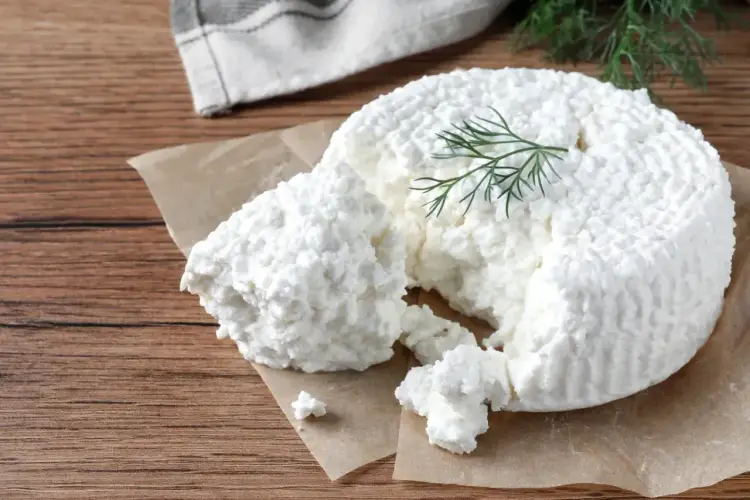 Domowy ser z mleka - Prosty przepis, który zawsze wychodzi!